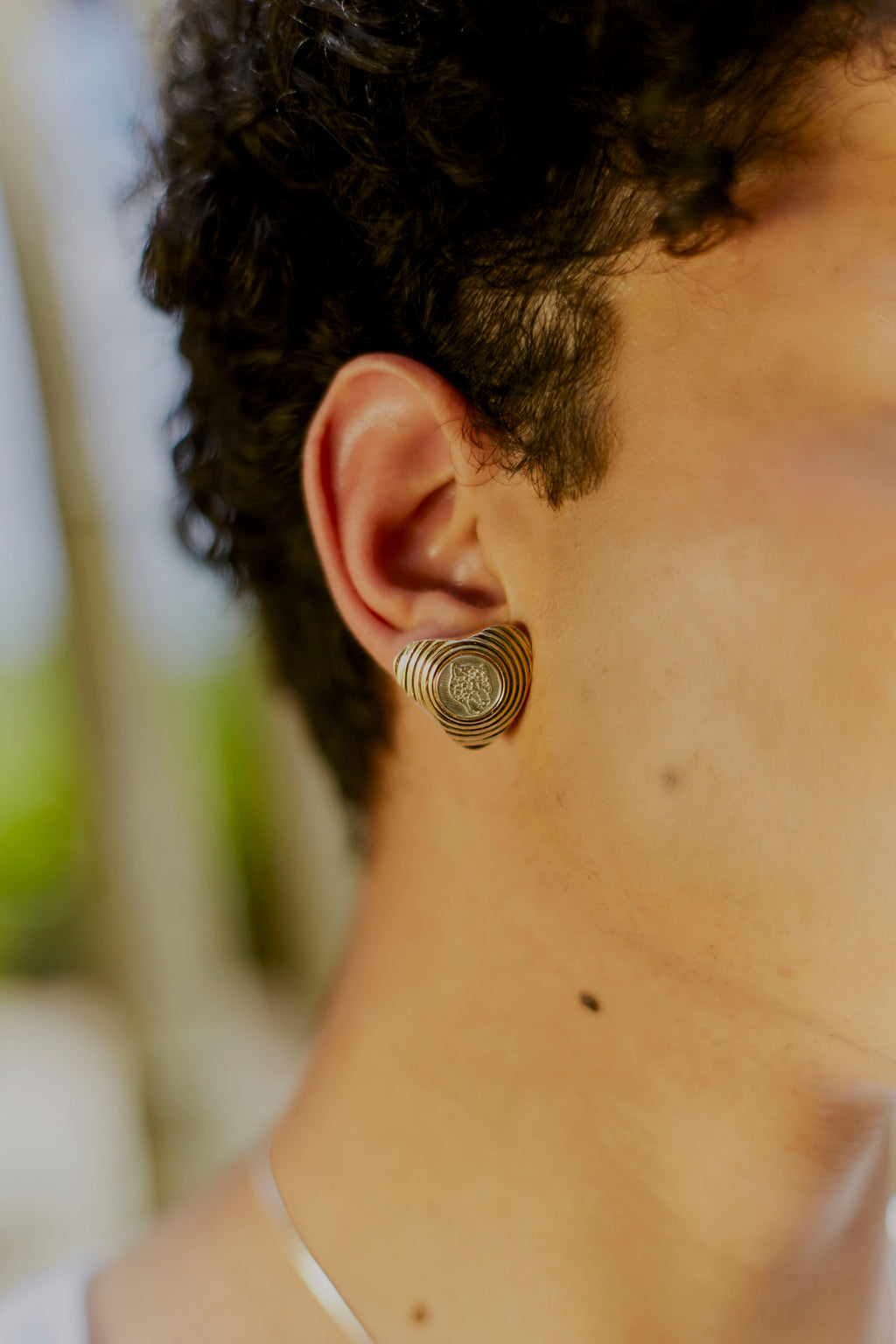 Brinco Jaguar Dourado