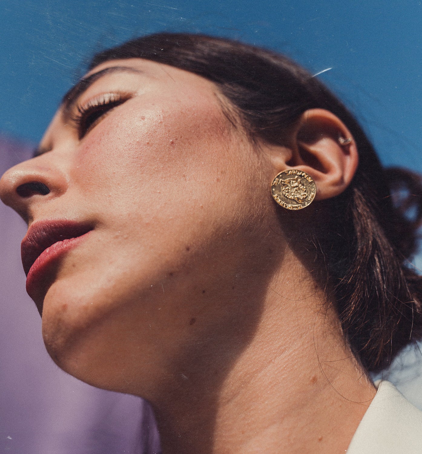 Brinco Moneda Dourado