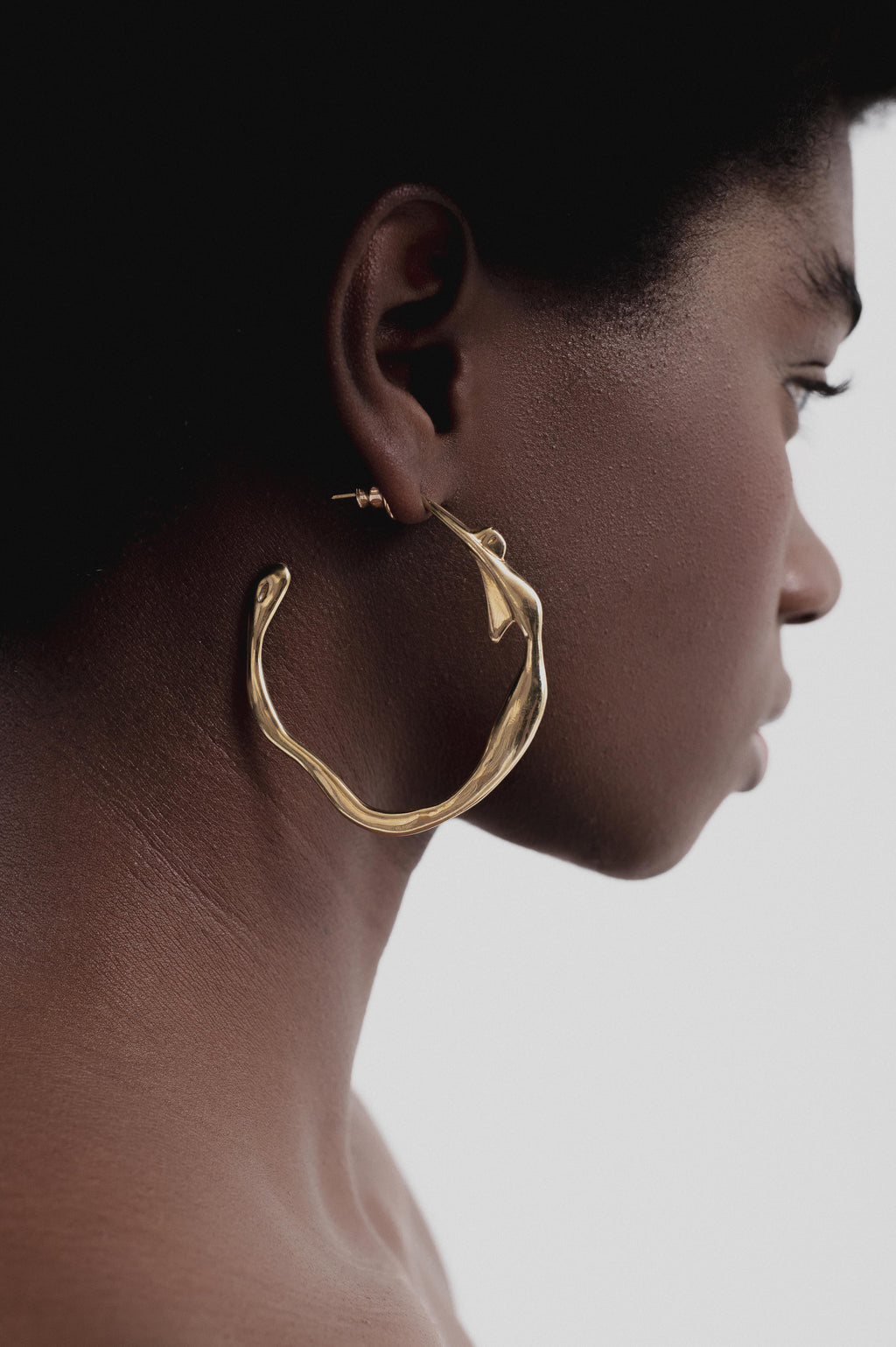 Argola Mulher-Cobra Dourada